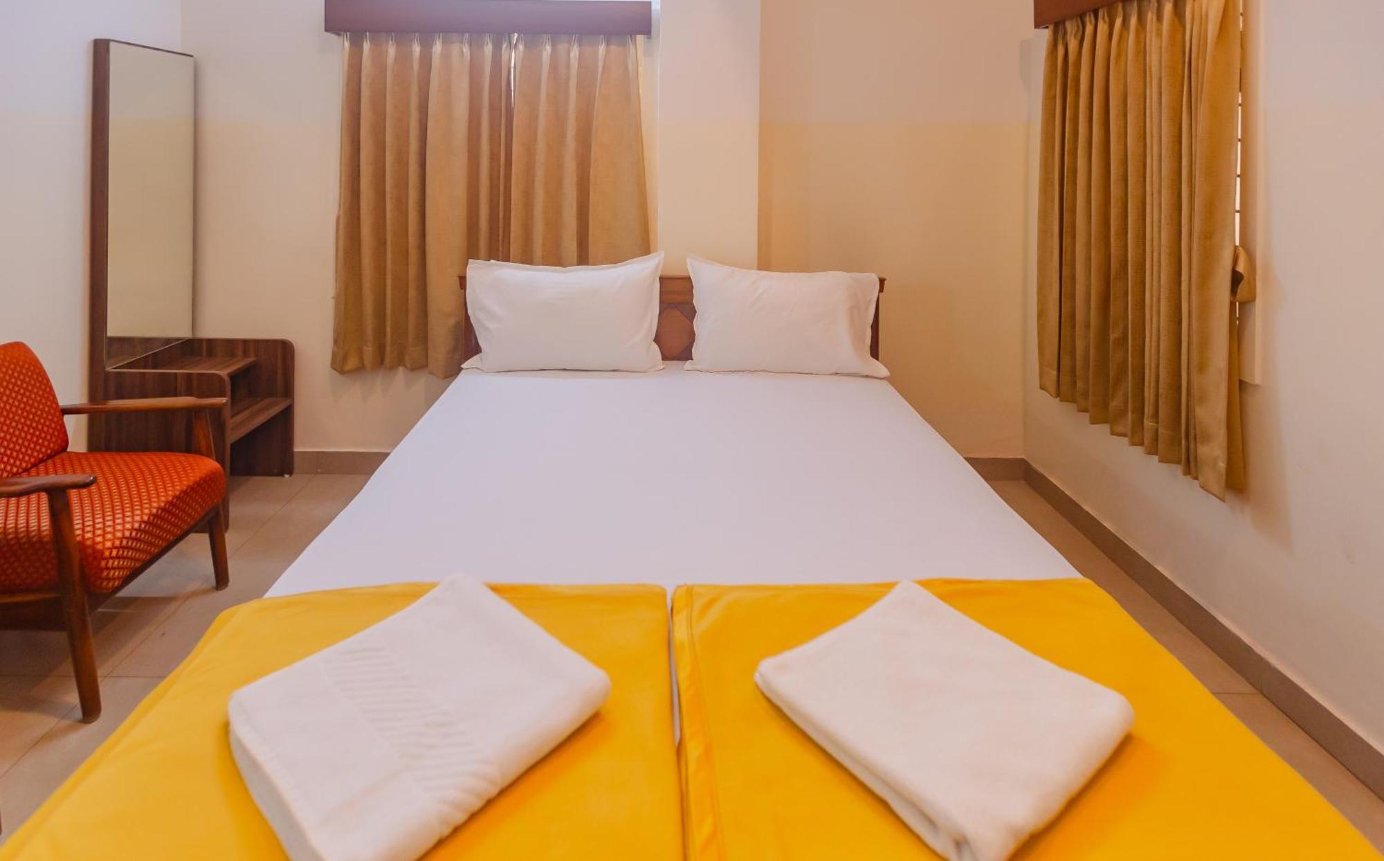 Sri Ramakrishna Hotel Bangalore Exterior photo
