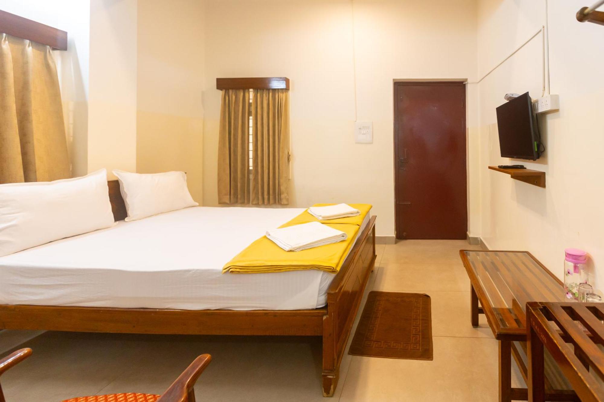 Sri Ramakrishna Hotel Bangalore Exterior photo