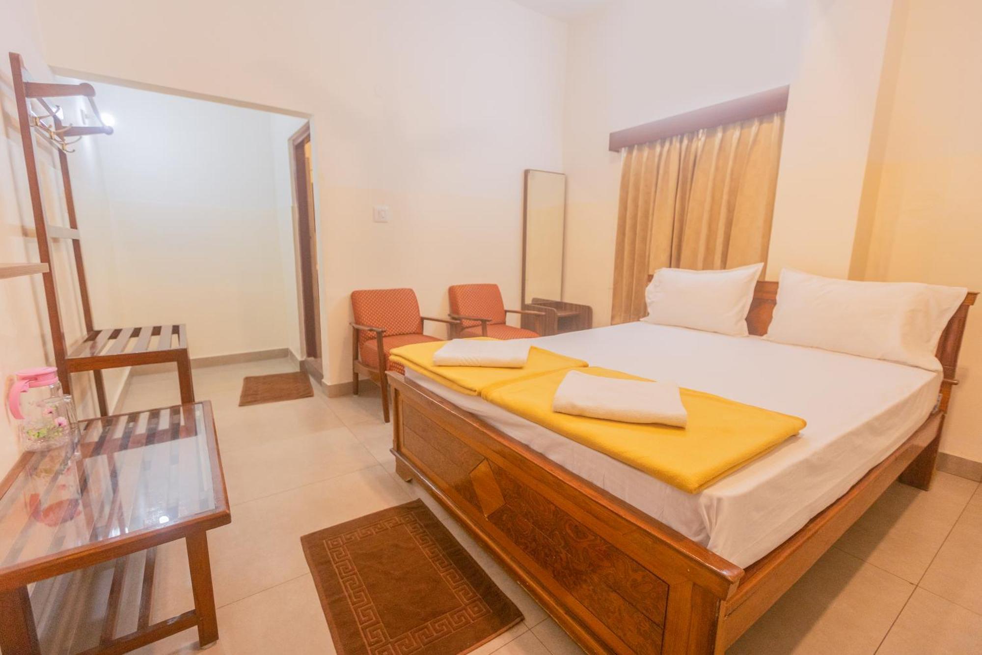 Sri Ramakrishna Hotel Bangalore Exterior photo